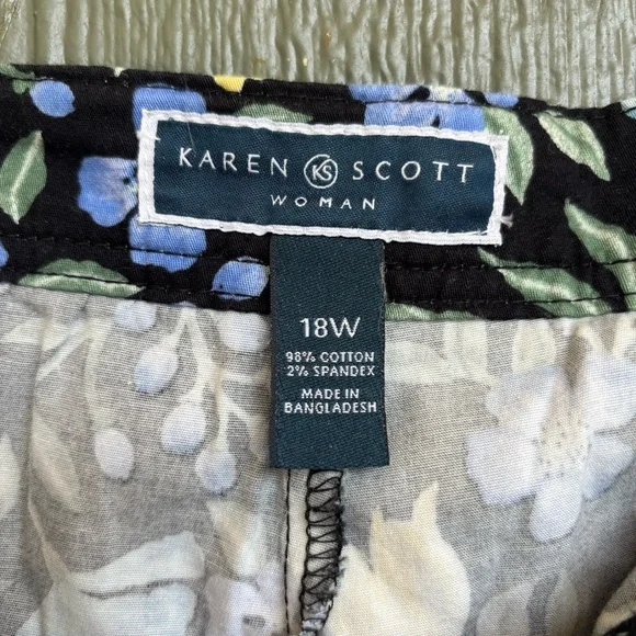 Karen Scott Woman Skort 18W Floral Print Black Blue Yellow Cotton Blend - Picture 6 of 7